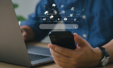 Seo,Concept.,Businessmen,Use,Smartphones,With,Laptops.,Seo,Icon,For